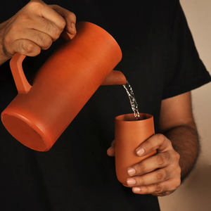 Jarra/Recipiente de barro terracota hecho a mano, minimalista, elegante y contemporáneo para tu hogar/comedor - 1 litro con tapa de madera - Product Image 4