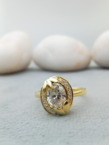 แหวนแต่งงานทรงรีทันสมัยจาก D'VINS JEWELS ประดับเพชรทรงบริลเลียนต์สี D ขาว ผลิตในห้องปฏิบัติการ เคลือบสีเงินและทอง - Product Image 2