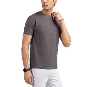 T-shirt décontracté pour homme en jersey de coton gris à col rond et manches courtes, coupe classique, couleur unie, disponible à la vente - Product Image 2