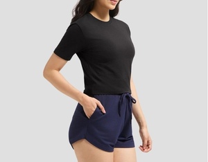 Vente en gros de hauts de mode pour femmes, essentiels au quotidien, coupe ajustée, parfait pour un style décontracté, basique mais de haute qualité. - Product Image 5