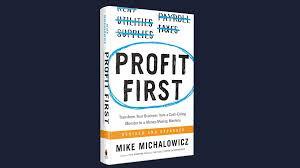 Profit First de Mike Michalowicz, libro en inglés de bolsillo sobre gestión del dinero - Product Image 2