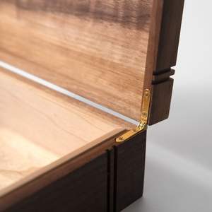 Caja de Joyería de Madera de Nogal Hecha a Mano con Perilla de Latón, Almacenamiento Moderno y de Lujo para Sala de Estar - Product Image 4