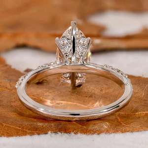 Anillo de Compromiso con Diamante Cultivado en Laboratorio, Corte Ovalado, Halo con Banda Pavé, Oro de 18K, Diamantes Certificados IGI, Anillo de Boda para Mujer, Joyería Fina - Product Image 3