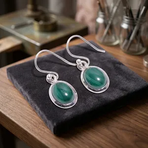 Boucles d'oreilles pendantes ovales en malachite en argent sterling 925 faites à la main pour femmes, bijoux élégants et raffinés avec fermeture à crochet - Product Image 5