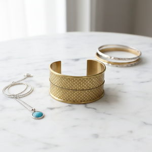 กำไลข้อมือทองเหลืองสไตล์วินเทจ - ลายดอกไม้สลัก - กำไลแบบเปิดกว้างสไตล์โบฮีเมียน - Product Image 2