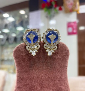Magnifiques Boucles d'Oreilles Pendante en Zircon Plaqué Or de Haute Qualité, Collection Tendance pour Soirées et Cérémonies Féminines - Product Image 2