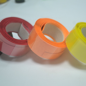 เทปพันด้ามไม้เบสบอล PU สีแดงแบบปรับแต่งได้ กันลื่น ทนทาน เนื้อนุ่ม ปรับแต่งขนาดและดีไซน์ได้เพื่อการควบคุมไม้เบสบอล ใช้งานได้ยาวนาน - Product Image 4