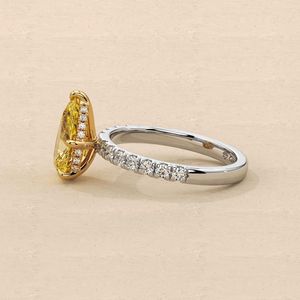 Bague solitaire en or blanc 10K avec diamant fantaisie jaune taille poire 1,01 carat, cultivé en laboratoire, de luxe, cadeau de promesse pour partenaires - Product Image 5