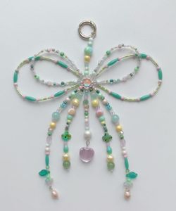 Porte-clés unique brodé à la main avec des perles, artisanat de qualité supérieure pour sacs et porte-clés - Product Image 1