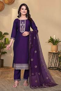 Conjunto de kurta de tela romana bordada para fiesta con dupatta a juego y pantalones de seda romana. Disponible en dos colores. - Product Image 3