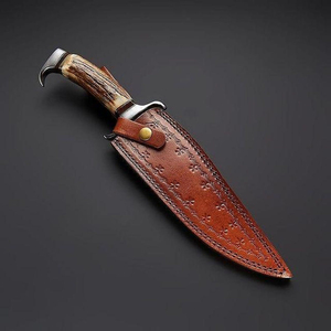 Cuchillo de Caza y Camping Hecho a Mano de Acero al Carbono de Grado Industrial con Punta Caída, Mango de Cuero y Borde Parcialmente Serrado, Compacto - Product Image 3