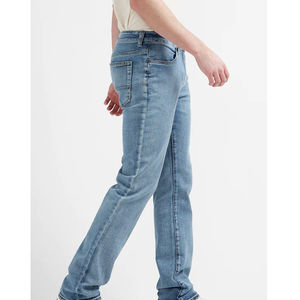 Pantalon élégant pour homme en denim selvedge bleu délavé, style urbain, coupe slim, taille élastique, coupe crayon, méthode de tissage. - Product Image 3