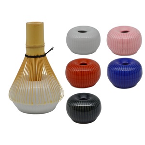 Ensemble fouet à matcha de qualité exceptionnelle, design élégant, fabriqué au Japon, avec support rond en céramique, disponible en 5 couleurs, personnalisable - Product Image 1