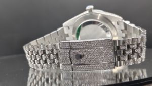 Montre Moissanite VVS à griffes multiples la plus vendue, entièrement sertie, en acier inoxydable, mouvement à quartz, provenant d'Inde - Product Image 2