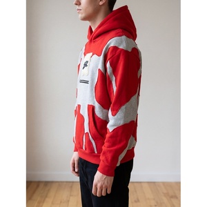 Sweat-shirt à capuche oversize pour homme, imprimé graphique rouge et blanc, style streetwear, en molleton avec patch artistique - Product Image 3