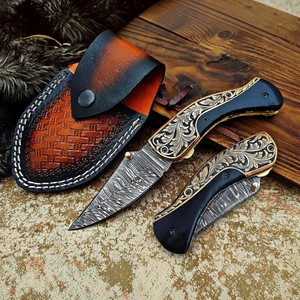 Couteau de poche pliant en acier Damas, manche en Micarta noir de qualité supérieure, gravure ornée, étui en cuir, OEM disponible, lame à pointe tombante - Product Image 1