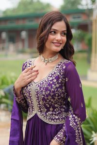 ชุดเดรส Anarkali สไตล์อินเดียและปากีสถานสำหรับผู้หญิง คอลเลคชั่นงานปักเลื่อมหนัก ดีไซน์เนอร์ออกแบบ พร้อมงานปักลาย Zari หลายแบบ - Product Image 5