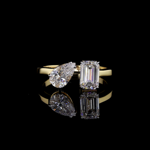 Anillo de Mujer con Diamante Cultivado en Laboratorio con Corte de Pera, Piedra Lateral de Esmeralda, Estilo Clásico, Certificado IGI, Chapado en Oro de 14K - Product Image 1