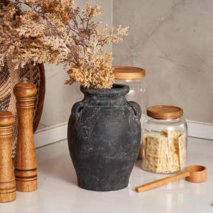 Vase en céramique noire en terre cuite fait à la main, 9,5'' de haut, grand, design unique vieilli, style rustique, poterie de ferme, jardin, maison - Product Image 2