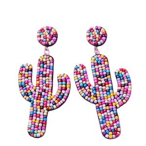 Pendientes de moda bohemia con cuentas bordadas para niñas y mujeres, elegantes pendientes hechos a mano con cuentas de semillas para atuendos de verano. - Product Image 3