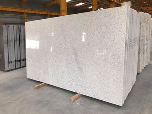 Dalles de granit poli modernes en gros pour applications de comptoirs – Grandes dalles de pierre naturelle durable - Product Image 1