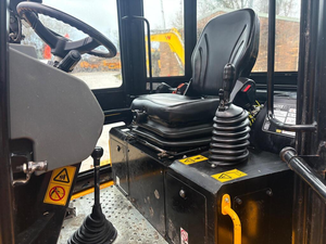 รถดัมพ์ JCB 6 ตัน แบบมีห้องโดยสาร ขับเคลื่อน 4 ล้อ เครื่องยนต์ดีเซล สำหรับขนส่งวัสดุก่อสร้างในเขตเมือง - Product Image 3