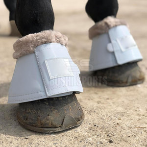 Botas de protección para caballos de alto rendimiento que ofrecen una protección confiable y duraderas para uso en establos y arenas. - Product Image 4