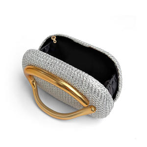 Pochette élégante tissée texturée à bandoulière, sac de soirée en métal doré avec cadre en C, avec chaîne amovible pour mariages et soirées - Product Image 2