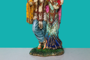 Statue artisanale en résine de Radha Krishna jouant de la flûte, artisanat Nirmala |   Paire d'idoles colorées de dieux hindous indiens pour le temple domestique - Product Image 6