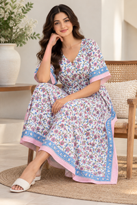 Vestido Kaftán con Estampado Floral, Borde Azul y Ribete de Rayas Rosas, Kaftán Largo con Cuello en V para Mujer, Proveedores Mayoristas de Ropa de Playa - Product Image 5