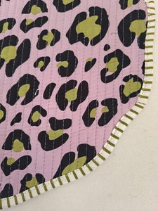 Edredón Moderno Reversible de Algodón Acolchado con Estampado de Leopardo, Lavable a Máquina, Personalizable, Multiforma - Product Image 4