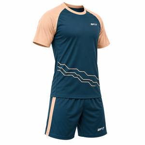 Uniforme de Fútbol Personalizado para Equipo, Camiseta Verde Bosque con Mangas Color Arena y Pantalones Cortos a Juego - Product Image 2