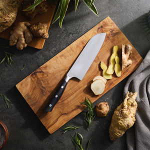 Cuchillos de cocina Santoku con mango negro y rojo, hoja plateada martillada, tres remaches y bolster plateado para rebanar y picar - Product Image 4