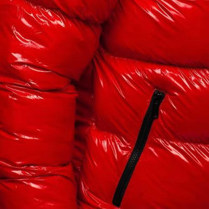 Veste matelassée pour homme, rouge et noir, à blocs de couleur, à capuche, coupe-vent, épaisse, isolée, pour l'hiver, fermeture éclair, style décontracté - Product Image 5