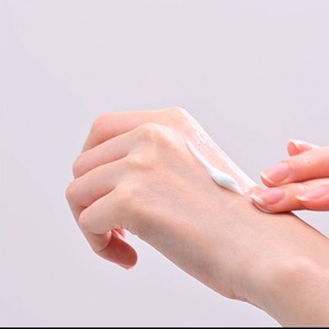 Crema Coreana con Ácido Hialurónico, Niacinamida, Pantenol, Escualano y Adenosina, 30 ml, Loción Facial Hidratante, Antienvejecimiento e Iluminadora para Todo Tipo de Piel - Product Image 4