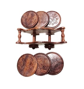 Ensemble de sous-verres ronds en bois avec support sculpté, sets de table vintage pour la maison et le bureau, pour verres avec gouttes de condensée sur les côtés - Product Image 6