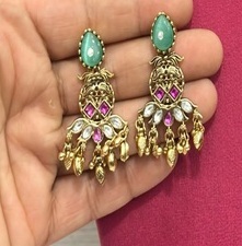 Atractivo y de la mejor calidad, inspirado en Sabyasachi, hecho a mano, chapado en oro sobre latón, imitación de perlas, fino Kundan Polki Rajwadi para fiestas. - Product Image 2