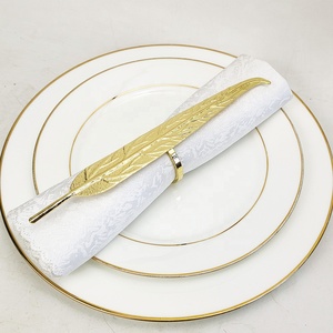 Anneau de serviette décoratif en acier inoxydable gravé, idéal pour les occasions spéciales, adapté au quotidien et aux occasions spéciales - Product Image 1