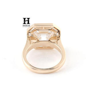 Bague de fiançailles de luxe personnalisée en or 14 carats avec halo octogonal de diamants, diamant de laboratoire VVS taille Asscher pour femme - Product Image 2