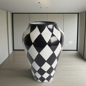 Jarrón de Hierro Rústico Hecho a Mano, Impresionante Adorno de Mesa para Pascua, Ideal para Arreglos Florales - Product Image 2