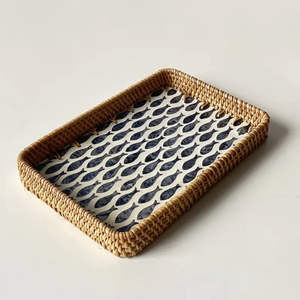 Plateau rond en nacre et mosaïque, plateau de service en rotin, plateau de présentation tissé à la main, décoration bohème, motif blanc et vert - Product Image 1