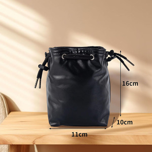 Pochette de golf en cuir de qualité supérieure avec porte-balles, offrant une fabrication durable et une fonctionnalité élégante pour un usage quotidien, au prix de gros. - Product Image 6