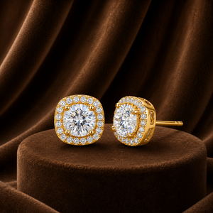 Boucles d'oreilles clous plaquées or jaune, serties de diamants de laboratoire ronds brillants en halo, idéales pour un cadeau de mariage pour elle - Product Image 1
