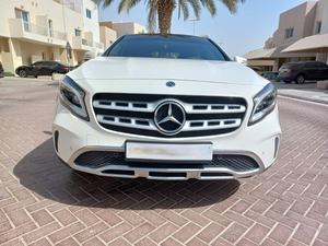 Mercedes-Benz GLA 2020 SUV d'occasion, boîte automatique 6 vitesses, sièges en cuir, intérieur foncé, toit ouvrant, éclairage LED - Product Image 1
