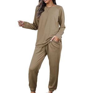 Conjunto Deportivo de Mujer al por Mayor con Logotipo Personalizado, Pantalones Deportivos, Sudadera de Forro Polar Suave y Cálido, Ropa Deportiva Informal para Calle - Product Image 1