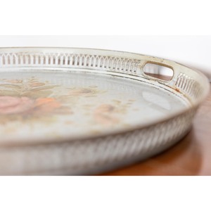 ถาดโลหะทรงกลมตกแต่งลายดอกไม้สไตล์ชิคเก๋พร้อมหูจับชิ้นเดียว - Product Image 3