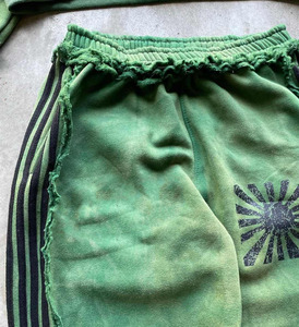 Sudadera con capucha doble personalizada con efecto desgastado por el sol, de alta calidad, estilo urbano, para unisex. - Product Image 4