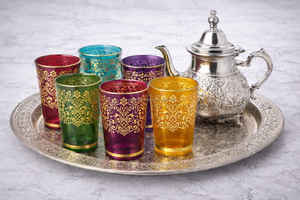 Service à thé marocain multicolores de luxe, 6 verres, un plateau, une théière, dans un coffret cadeau - Product Image 2