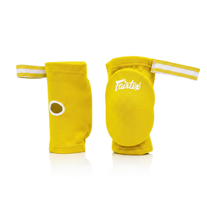 Protector de Codo Fairtex Rosa Intenso con Correa Ajustable, Transpirable, para Entrenamiento en Gimnasio, Kickboxing, Protección de Codos y Rodillas - Product Image 4