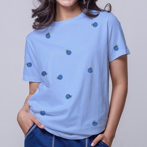 T-shirt en coton pour femme 160 GSM, imprimé fruits Myrtille, col rond, manches courtes, bleu clair – Fabricant de vêtements - Product Image 4